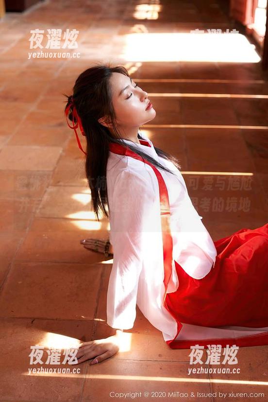 蜜桃社 - “木楠Nan的写真：可爱与尴尬并存”——原图让我陷入认真思考的境地。