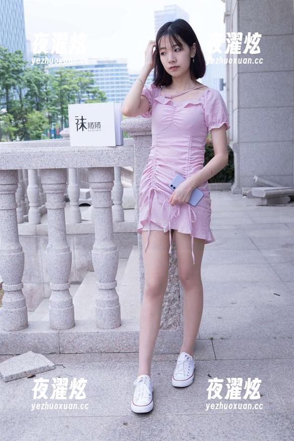 袜啵啵 - 瑶瑶的白棉袜，原图透出些许俏皮，我想全套应该会是另一番风味吧？