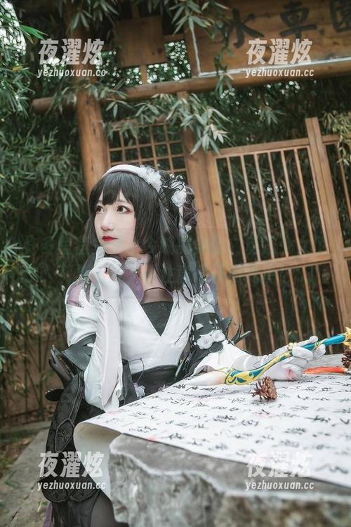 许多鱼鱼鱼送上今晚的美图，魔法少女伊莉雅出没，请注意避开闪光点！