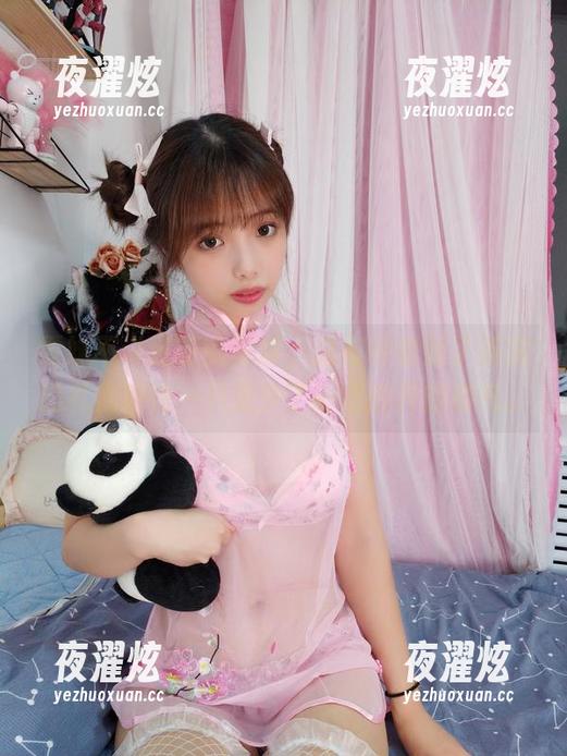 雯妹不讲道理的写真，总有种看到了满满的礼物期待…只是少了一点拆开的勇气。