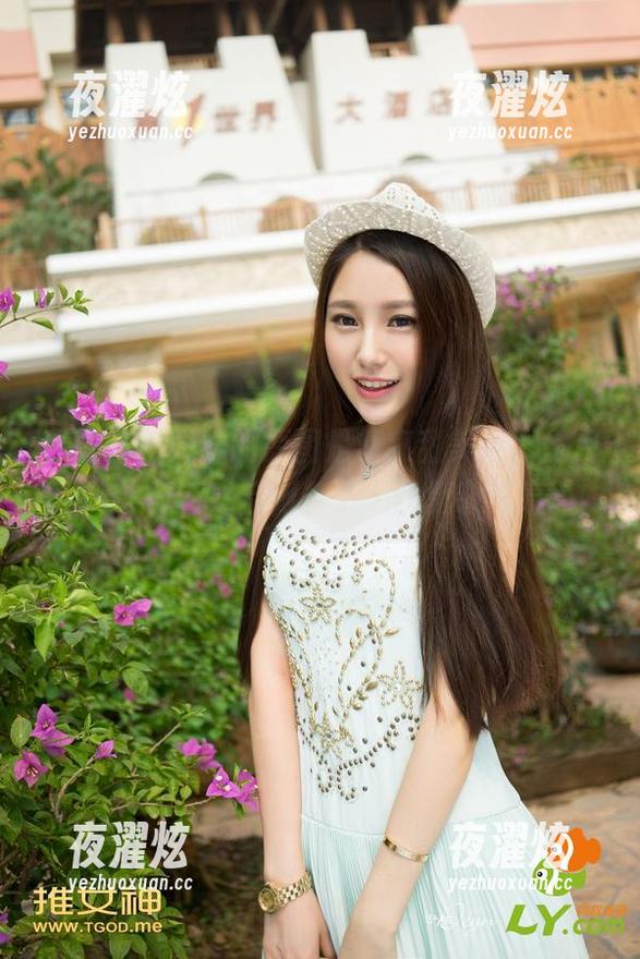 青豆客 - 妹妹的原图是清爽甜美风，伍月yuer更新之后则多了一丝复杂气息。