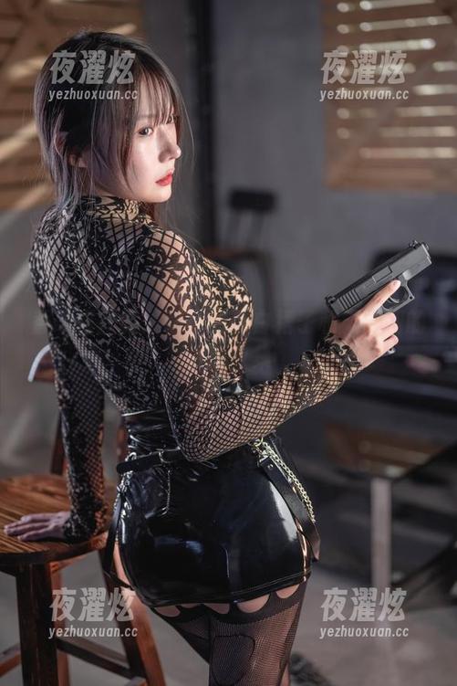 香草喵露露：职场的粉白裙子和无意间的资源收集