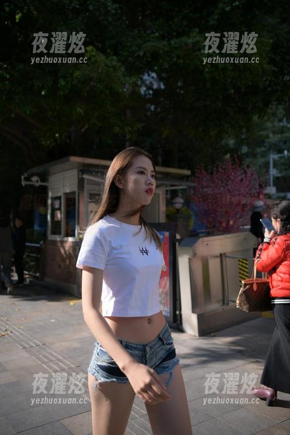 魔镜街拍 - 芝芝出没，蓝色泳衣图包更新，满满的度假气息，也太会玩了吧？