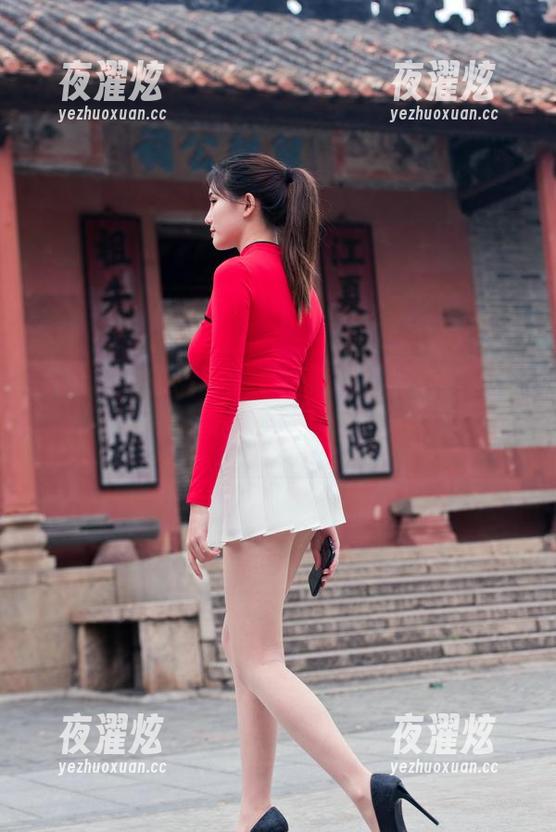 魔镜街拍的写真：看这群白裙美眉的自在，我只能默默祝福，别让我破坏了这画面。