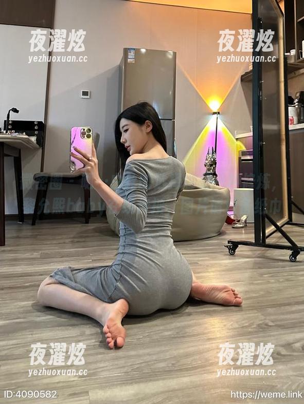微密圈 - 嗯…白丝的选择也是一种修炼，黎允熙baby在线传授，图片请自备纸巾。